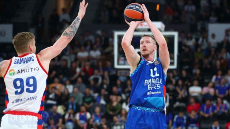 Anadolu Efes Euroleague'de Coşuyor