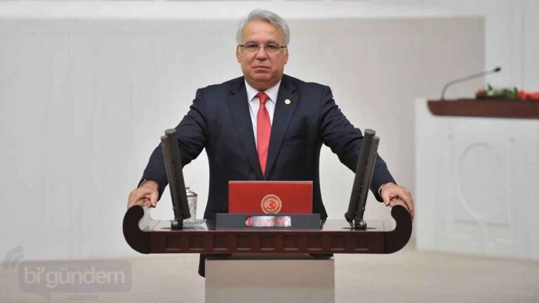 Hüseyin Kocabıyık AKP'den ihraç edildi