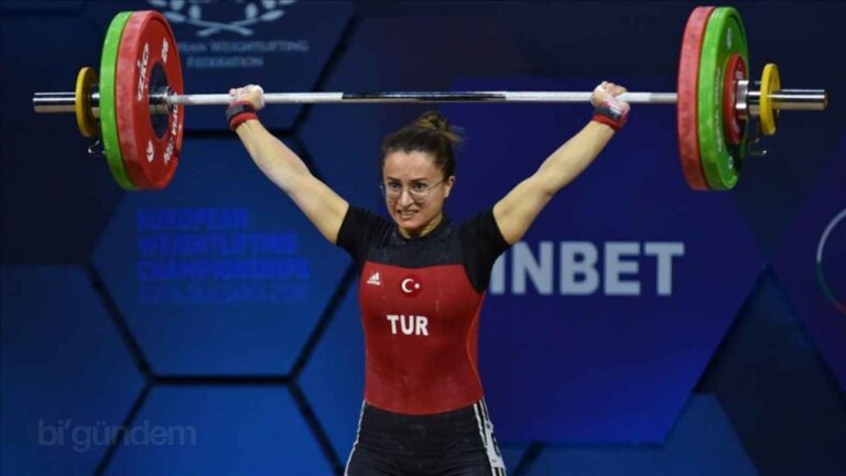 Milli Halterci Aysel Özkan Avrupa Şampiyonası'nda Altın Madalya Kazandı