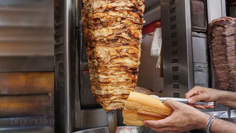 Kocaeli'nde Tavuk Döner Faciası: Uzman 'Resmen Öldürmeye Teşebbüs' Dedi